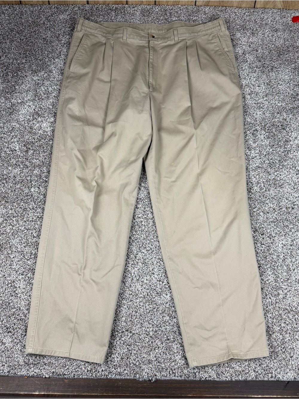 Sz 46 x 32 Men's Pleated Chino Pants in Khaki Beige